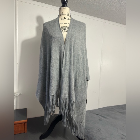 Vince Camuto Light Gray Knit Poncho - Picture 6 of 7
